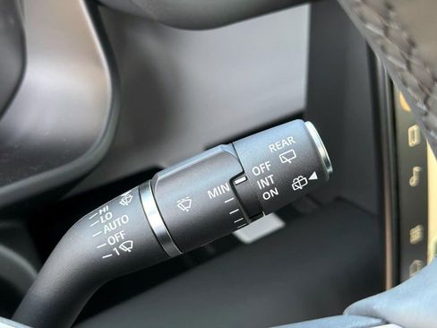 New 2026 Land Rover Defender 110 X-Dynamic SE image 30