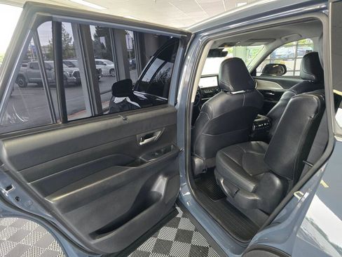 Used 2024 Toyota Grand Highlander AWD image 35