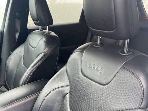 Used 2015 Jeep Cherokee Limited w/ Luxury Group image 11