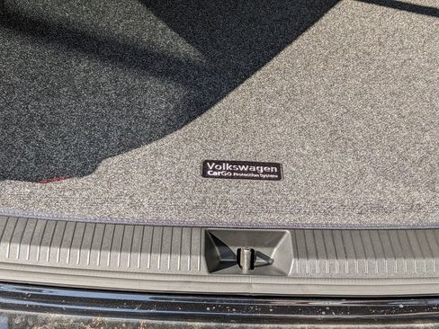 New 2025 Volkswagen Tiguan SE image 27