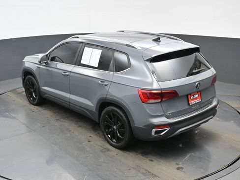 Used 2023 Volkswagen Taos SE w/ Panoramic Sunroof Package image 39