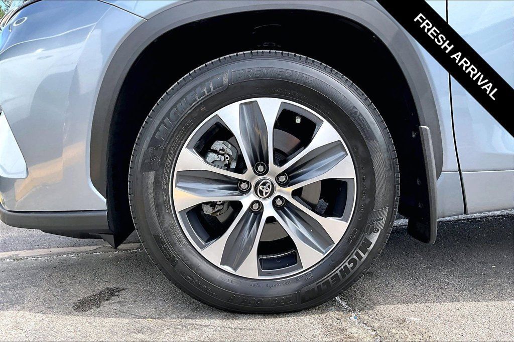 Used 2024 Toyota Highlander XLE AWD/4WD image 34