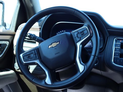 Used 2024 Chevrolet Suburban LT image 7