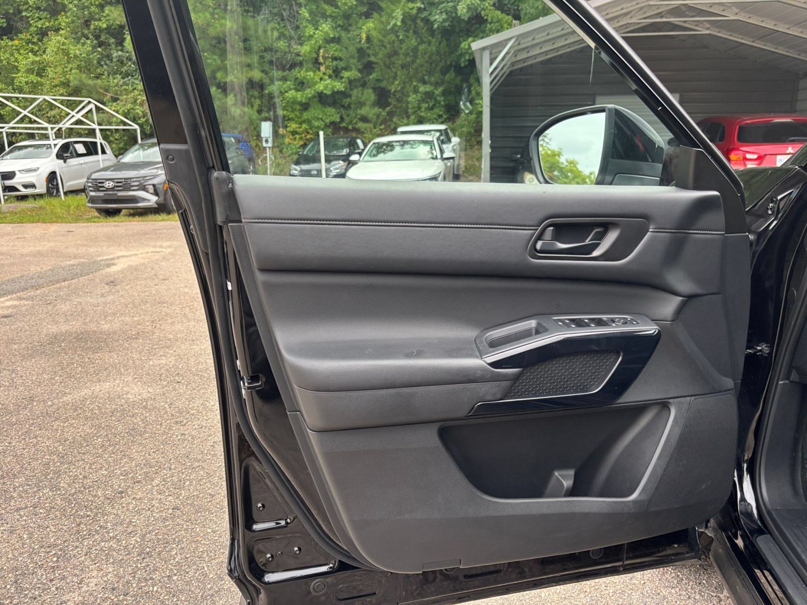 Used 2025 Nissan Pathfinder SV AWD/4WD image 18