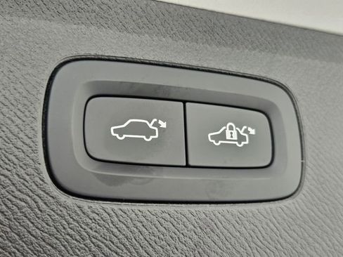 Certified 2025 Volvo XC90 B5 Plus image 21