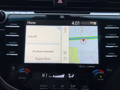 Used 2020 Toyota Camry XLE image 21