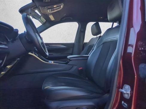 Used 2022 Jeep Grand Cherokee Altitude AWD/4WD image 15