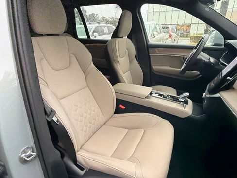 Used 2025 Volvo XC90 B5 Plus image 18