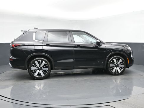New 2026 Mitsubishi Outlander LE image 3