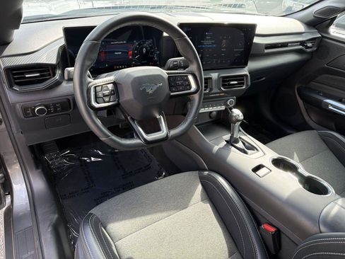 Used 2025 Ford Mustang Convertible RWD image 18