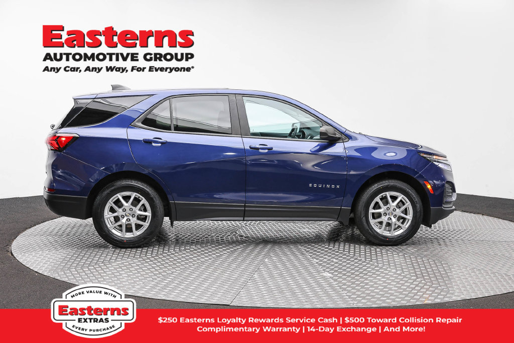 Used 2022 Chevrolet Equinox LS w/ LS Convenience Package AWD/4WD image 5