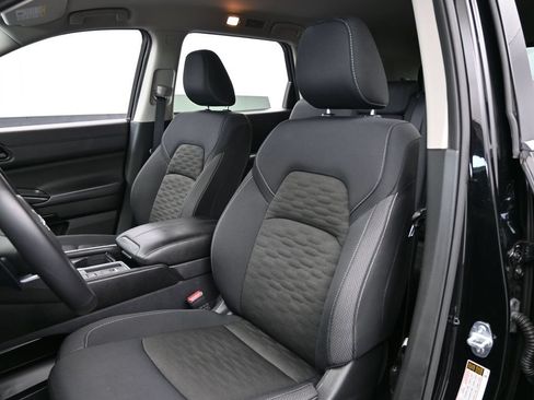 Used 2025 Nissan Pathfinder SV FWD image 11
