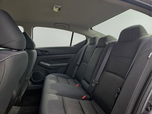Used 2025 Nissan Altima 2.5 SV FWD image 8