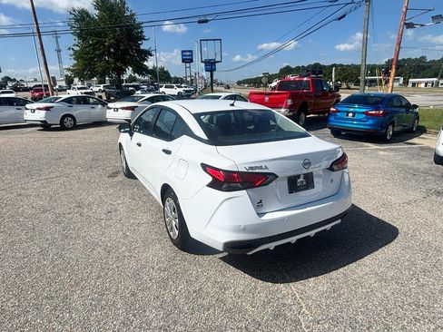 Used 2023 Nissan Versa S FWD image 14