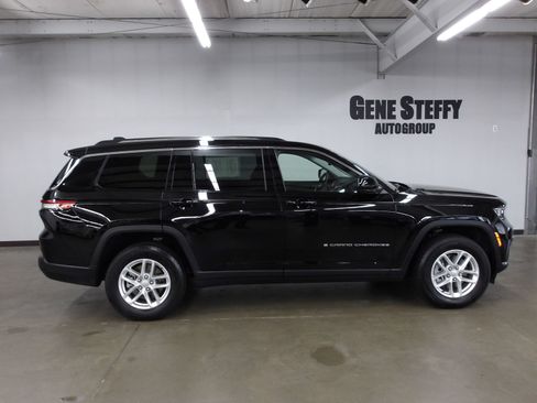 Used 2023 Jeep Grand Cherokee L Laredo w/ Luxury Tech Group I AWD/4WD image 3