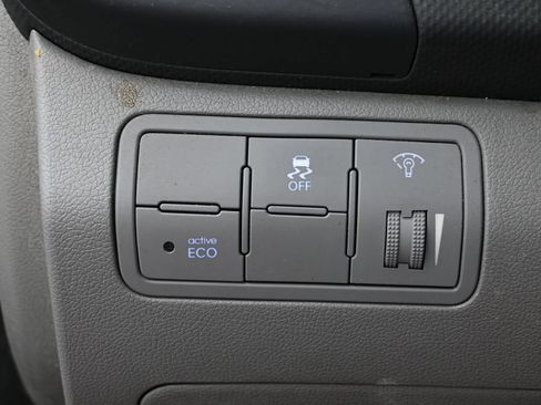 Used 2013 Hyundai Accent GLS w/ Premium Pkg FWD image 17