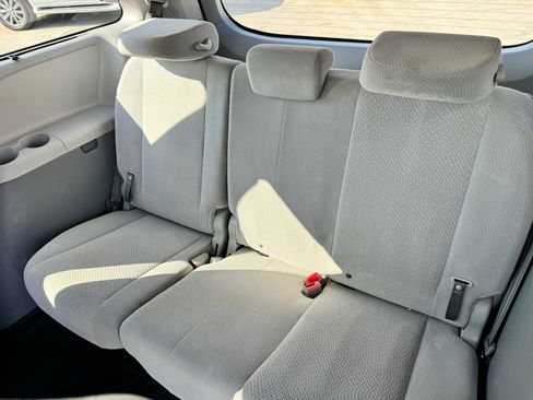 Used 2014 Toyota Sienna LE AWD/4WD image 13