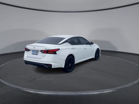 Used 2021 Nissan Altima 2.5 SR w/ SR Premium Package image 9