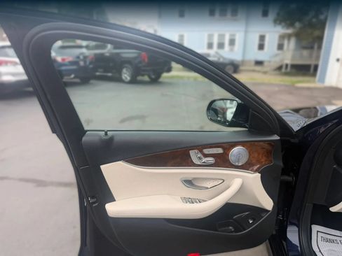Used 2019 Mercedes-Benz E 300 4MATIC image 35