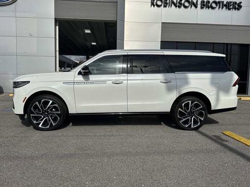 New 2026 Lincoln Navigator L Reserve image 6