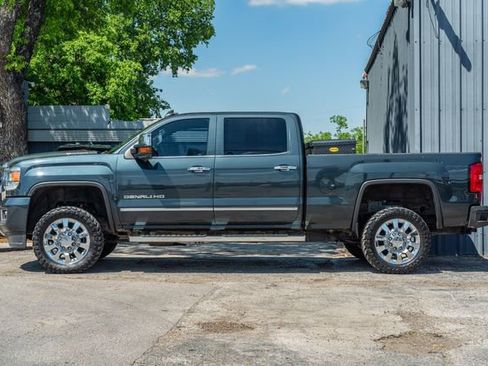 Used 2018 GMC Sierra 2500 Denali w/ Duramax Plus Package AWD/4WD image 3