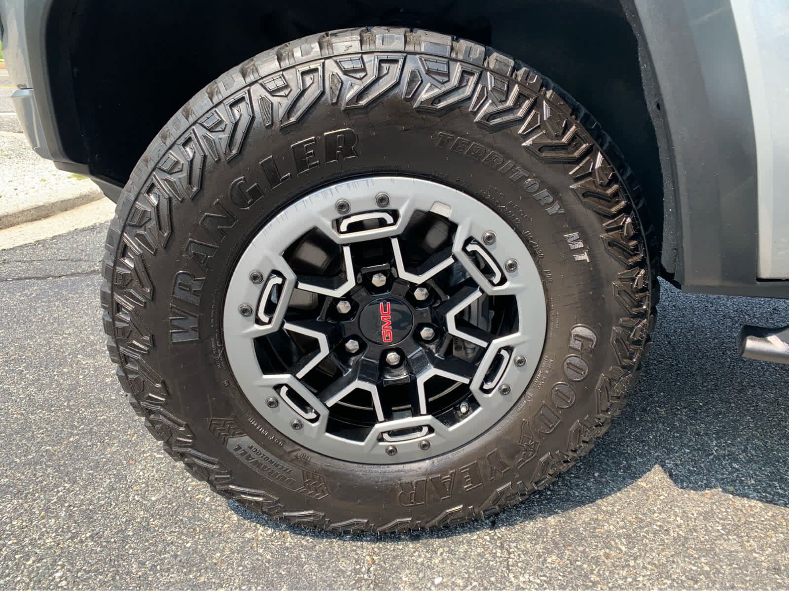 Used 2023 GMC Canyon AT4X w/ Edition 1 AWD/4WD image 8