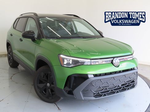 New 2026 Volkswagen Taos SE FWD image 1