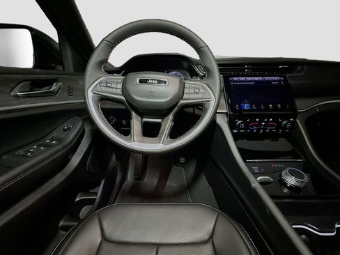 New 2025 Jeep Grand Cherokee L Limited w/ Luxury Tech Group II AWD/4WD image 31