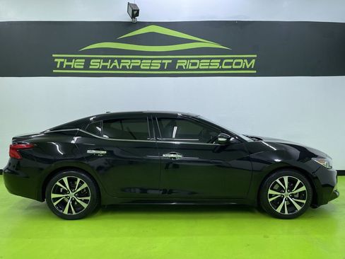 Used 2017 Nissan Maxima Platinum image 11