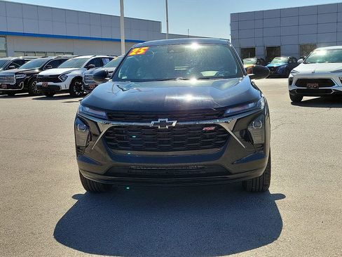 Used 2025 Chevrolet Trax RS w/ Sunroof Package image 3