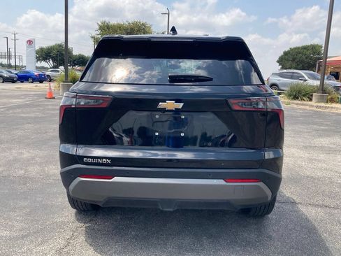 Used 2026 Chevrolet Equinox LT w/ Convenience Package II FWD image 5