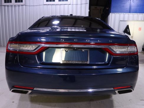 Used 2017 Lincoln Continental Select image 4