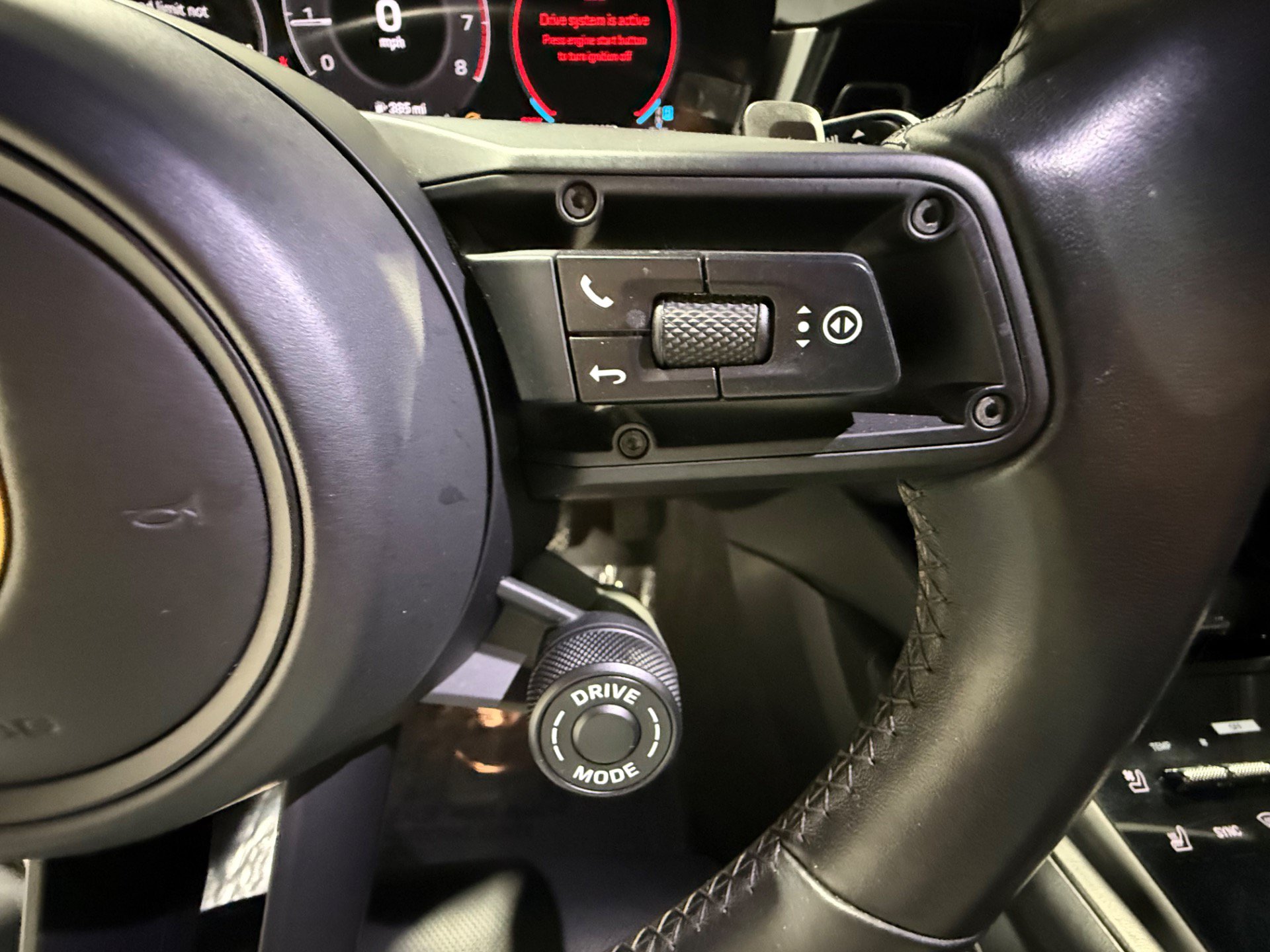 Used 2024 Porsche Cayenne Coupe AWD/4WD image 28