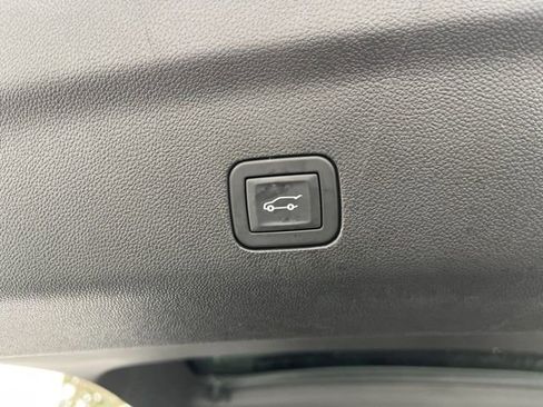 Used 2025 Cadillac Escalade Sport Platinum image 10