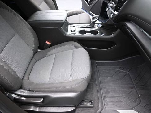 Used 2023 Chevrolet Traverse LT image 28