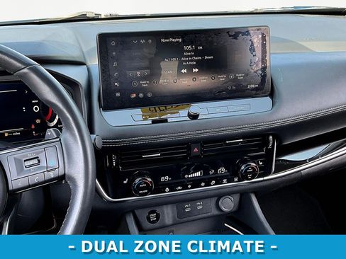 Used 2024 Nissan Rogue SL AWD/4WD image 9