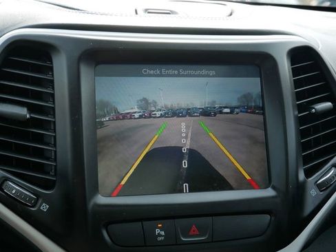 Used 2018 Jeep Cherokee Overland w/ Heavy Duty Protection Group AWD/4WD image 21