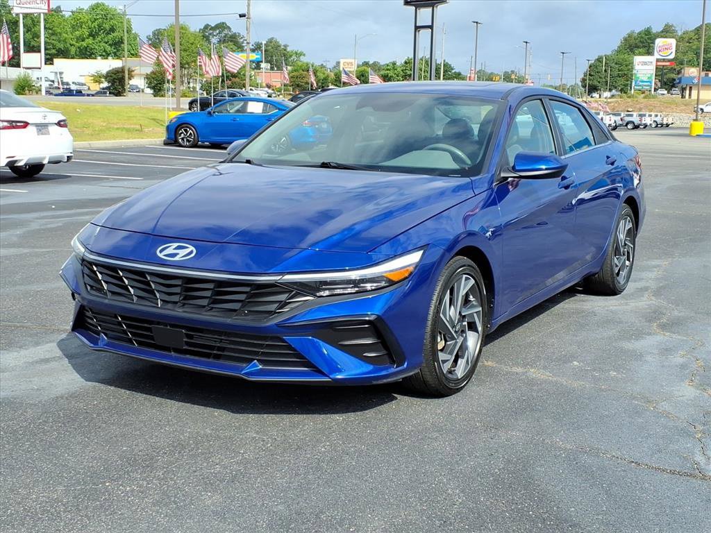 Used 2025 Hyundai Elantra SEL FWD image 1