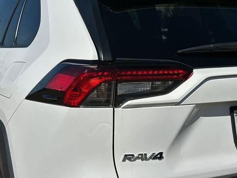 Used 2021 Toyota RAV4 XLE w/ Convenience Package FWD image 15