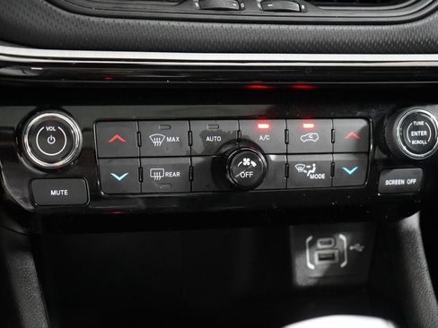 Used 2025 Jeep Compass Trailhawk w/ Sun & Sound Group AWD/4WD image 26