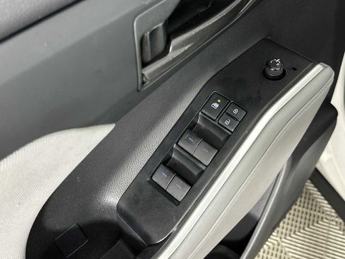 Used 2021 Toyota Highlander L image 17