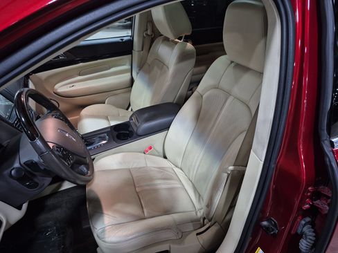 Used 2018 Lincoln MKT AWD image 21