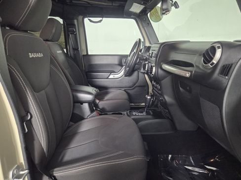 Used 2018 Jeep Wrangler Unlimited Sahara w/ Connectivity Group AWD/4WD image 33