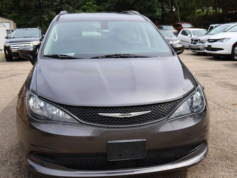 Used 2021 Chrysler Voyager Lxi FWD image 8