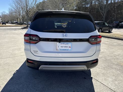 Used 2025 Honda Pilot EX-L image 6