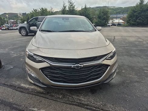 Used 2025 Chevrolet Malibu LT w/ Sport Edition FWD image 2