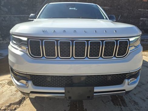 Used 2024 Jeep Wagoneer Series III AWD/4WD image 2