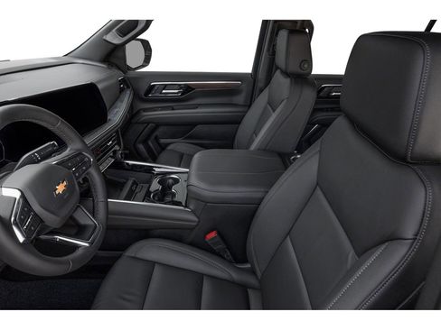 New 2026 Chevrolet Suburban LT image 8