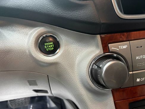 Used 2013 Toyota Highlander Limited image 23