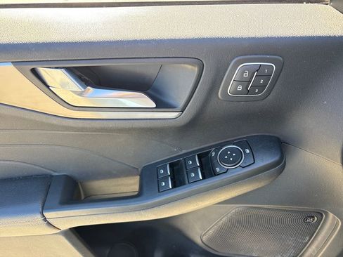 Used 2022 Ford Escape Titanium image 16